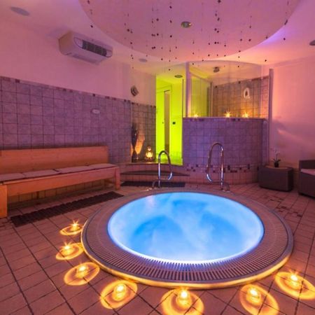 Hotel Valparaiso Rimini Buitenkant foto
