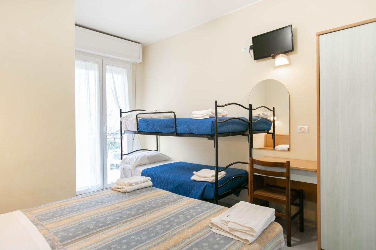 Hotel Valparaiso Rimini Buitenkant foto
