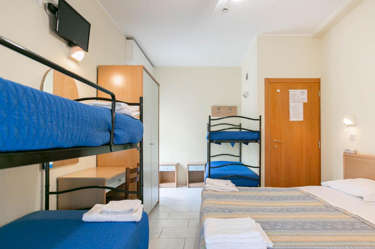 Hotel Valparaiso Rimini Buitenkant foto
