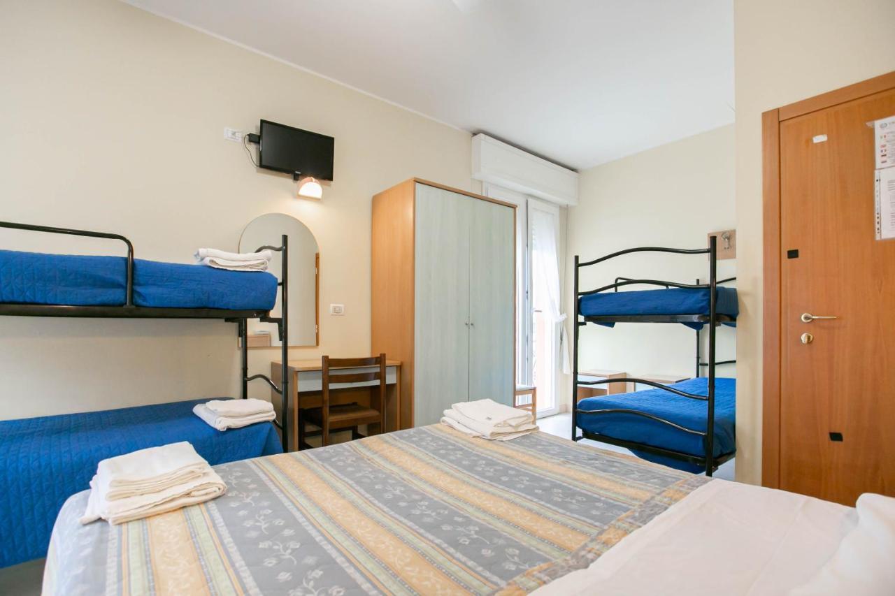Hotel Valparaiso Rimini Buitenkant foto