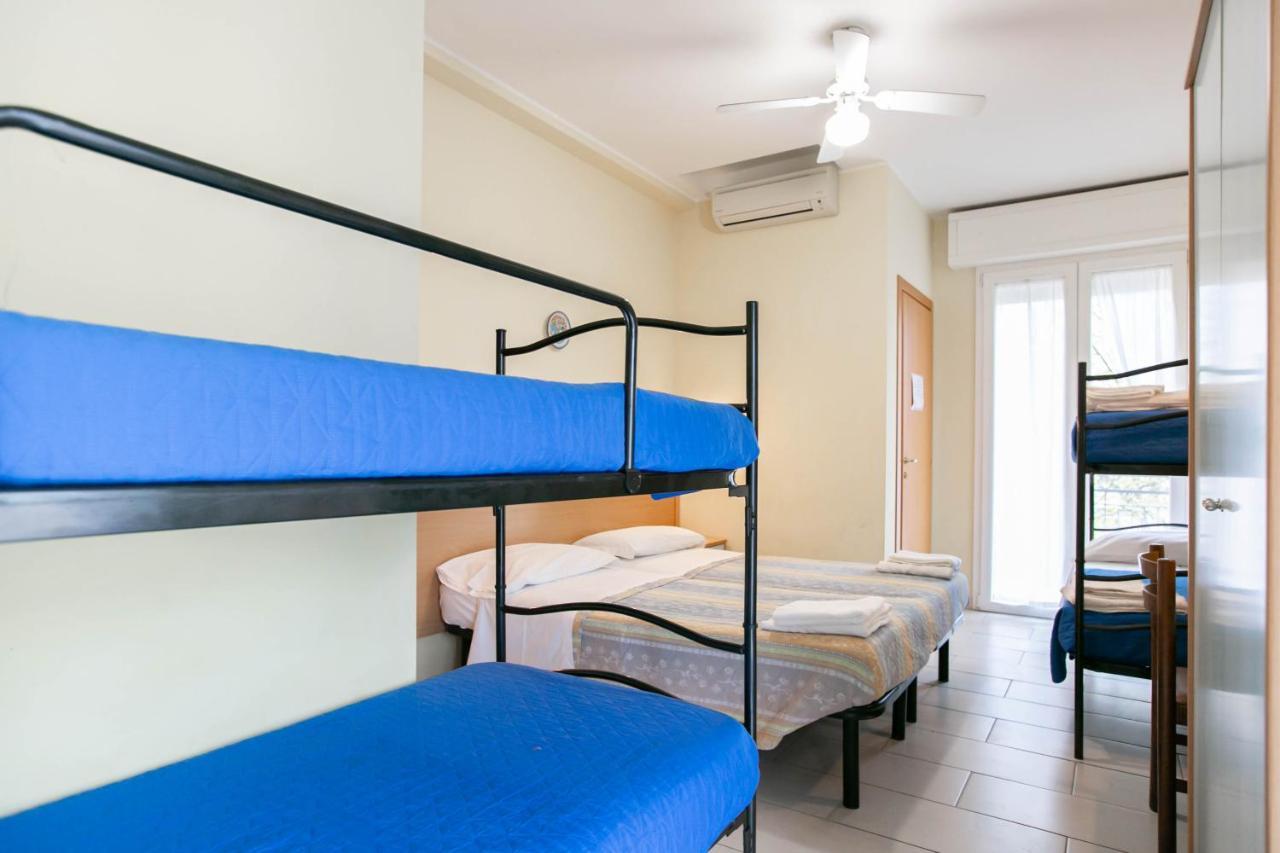 Hotel Valparaiso Rimini Buitenkant foto