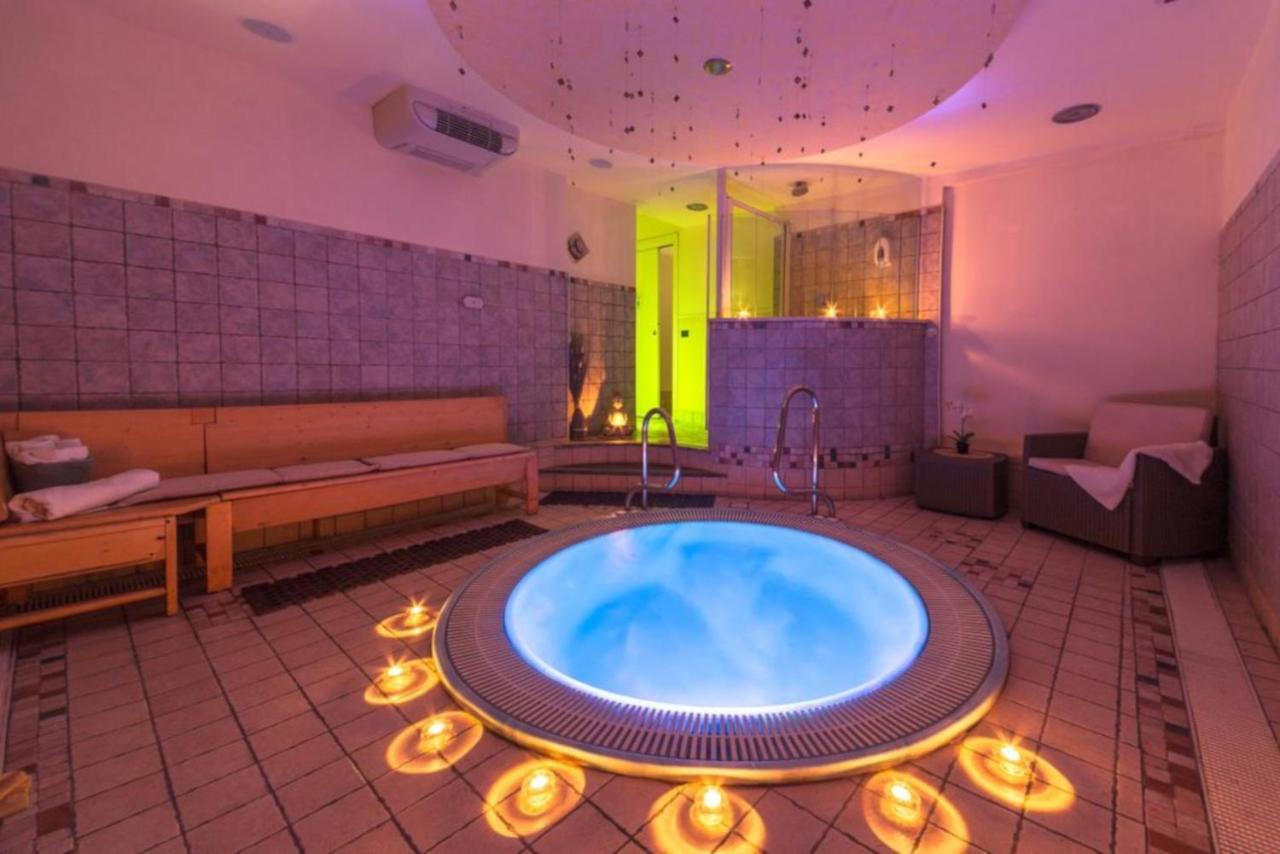 Hotel Valparaiso Rimini Buitenkant foto