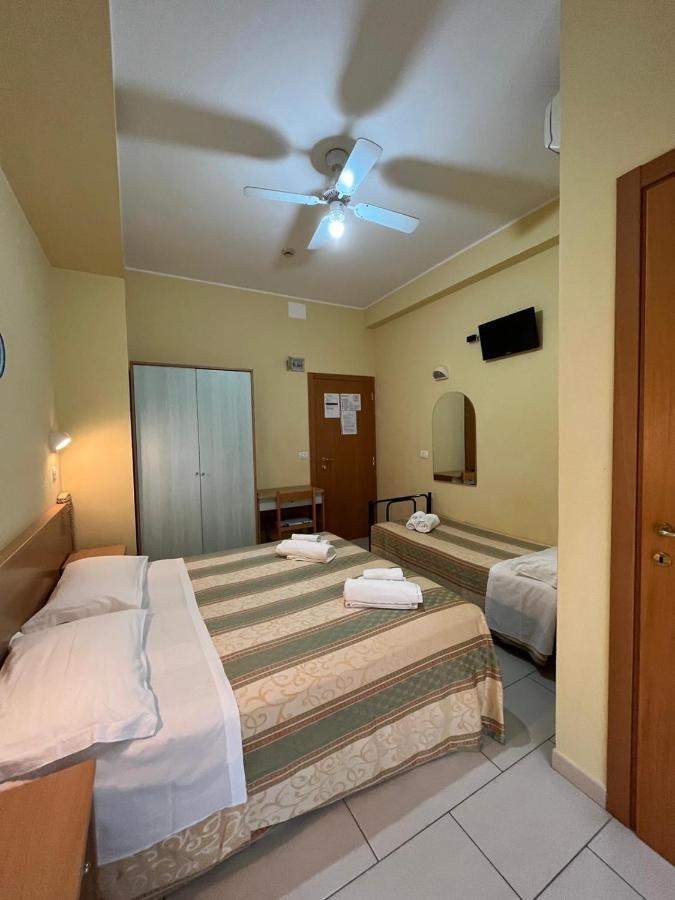 Hotel Valparaiso Rimini Buitenkant foto