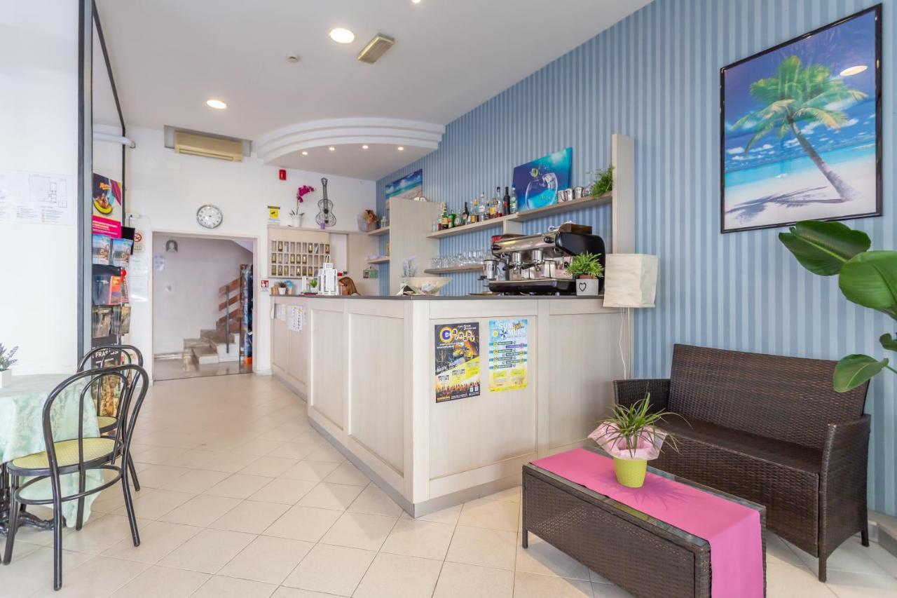 Hotel Valparaiso Rimini Buitenkant foto