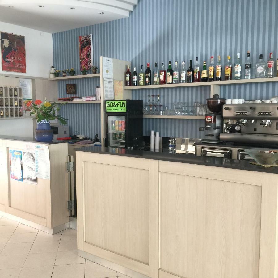 Hotel Valparaiso Rimini Buitenkant foto