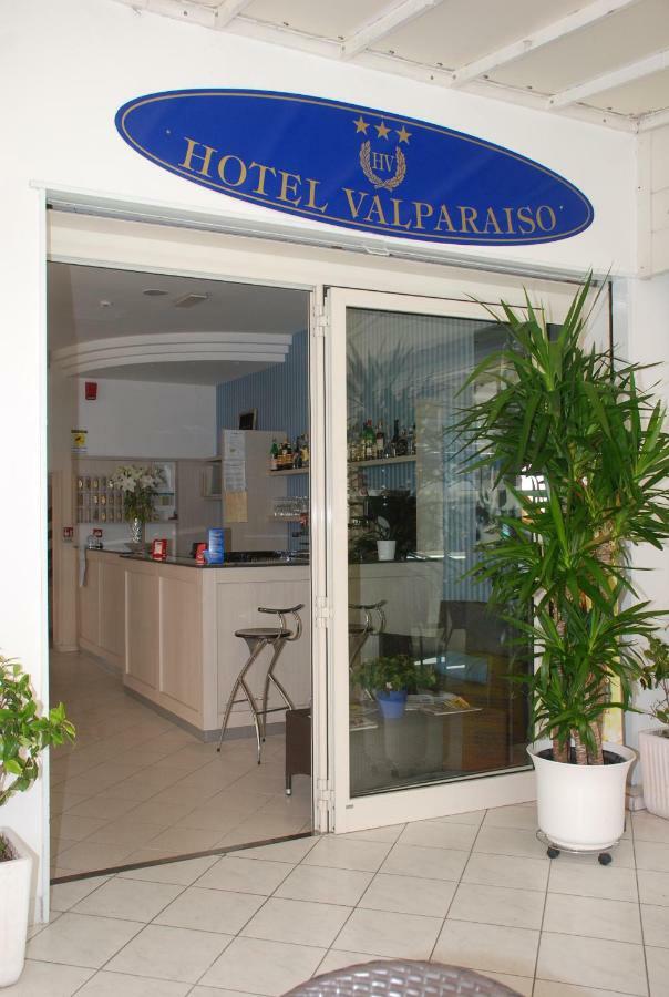 Hotel Valparaiso Rimini Buitenkant foto