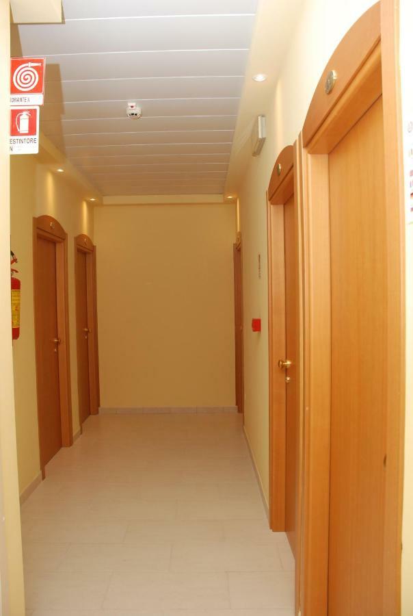 Hotel Valparaiso Rimini Buitenkant foto